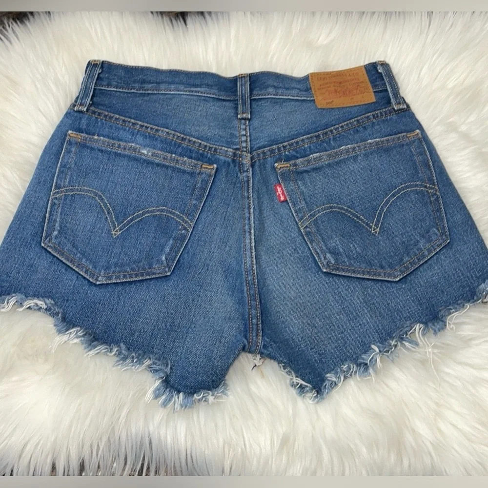 LEVIS 501 ORIGINAL WOMEN'S SHORTS JEANS. SZ W26 NWOT